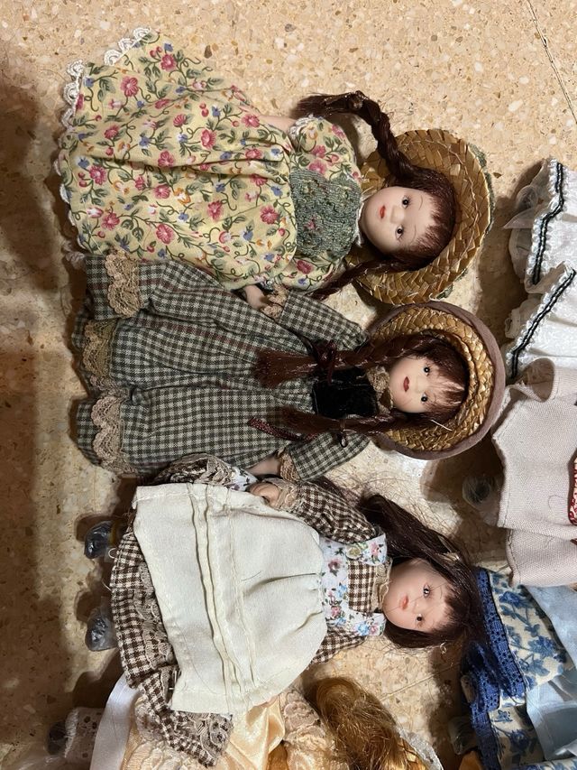 9 Bonecas de Porcelana - Casa de Bonecas