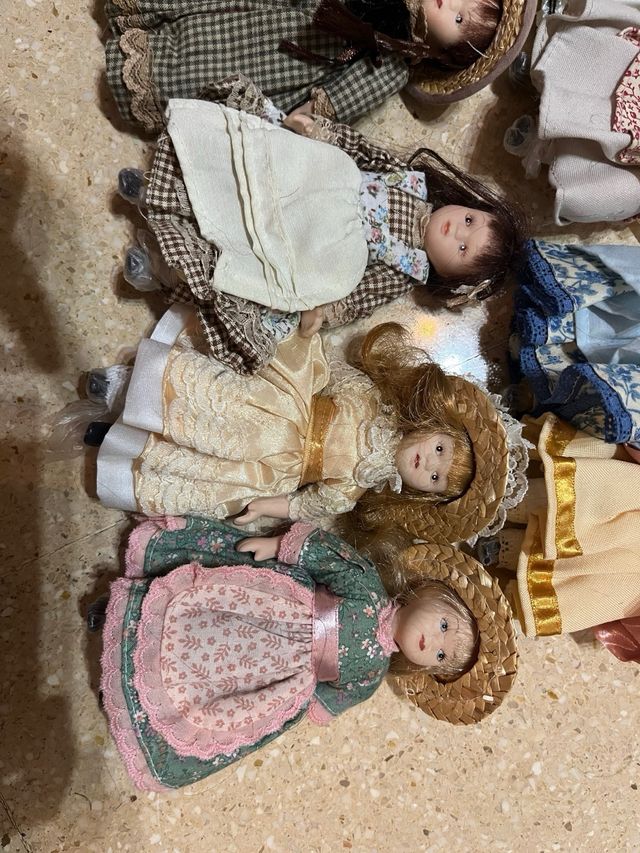 9 Bonecas de Porcelana - Casa de Bonecas