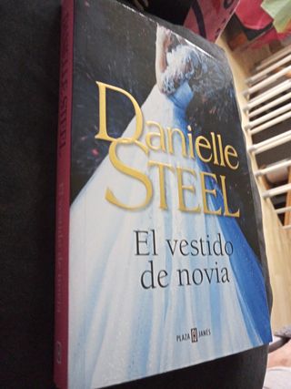 El vestido de novia / The Wedding Dress (Spanis...