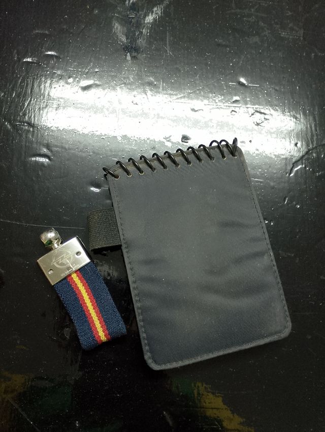 Llavero y libreta Opel.