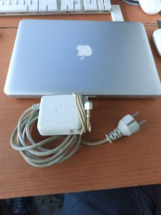 MacBook Pro 13" i5 8GB 240GB SSD