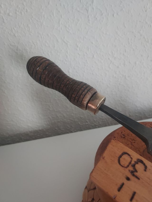 Lima antica di metallo