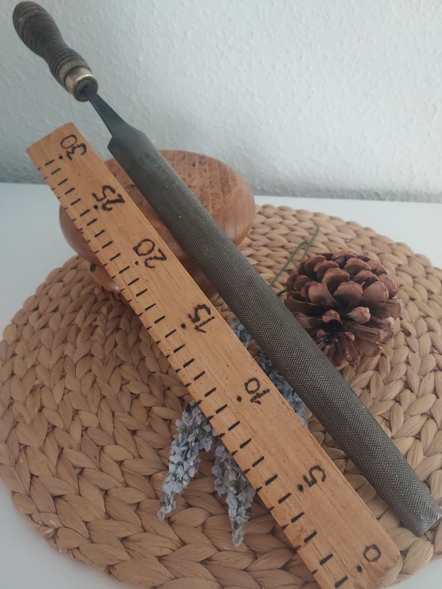 Lima antica di metallo