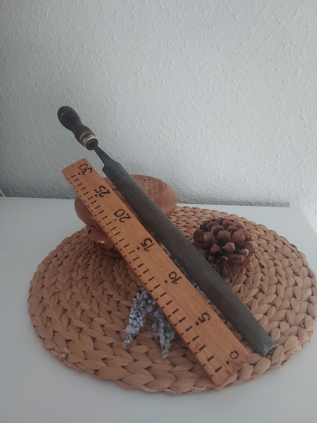 Lima antica di metallo