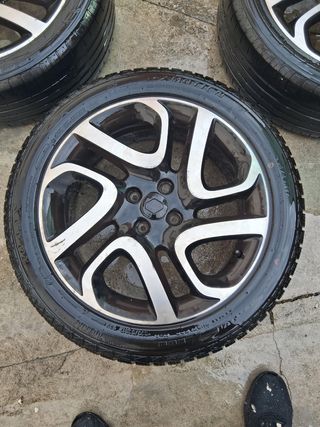Llantas 17" renault de 4 tornillos.