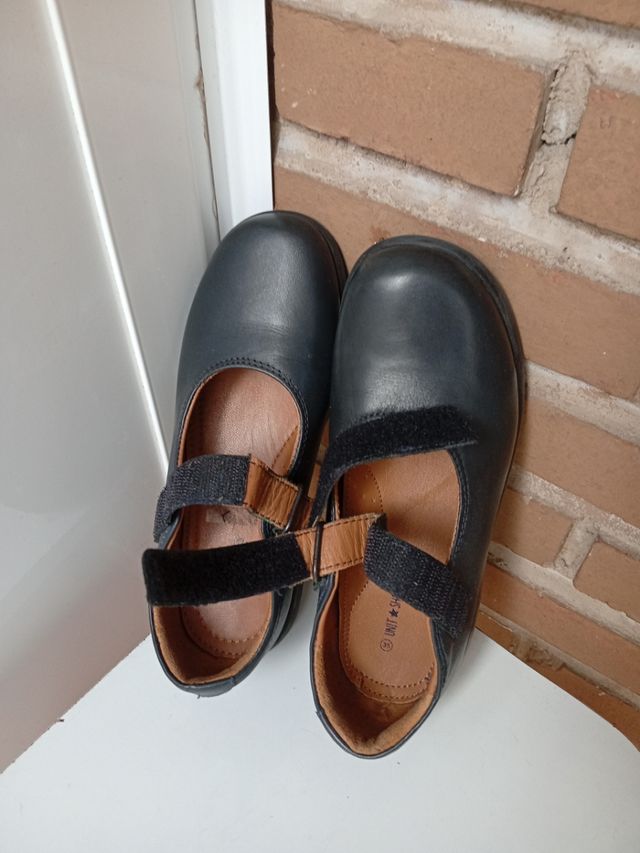 Zapatos niña negros nº35 y 29