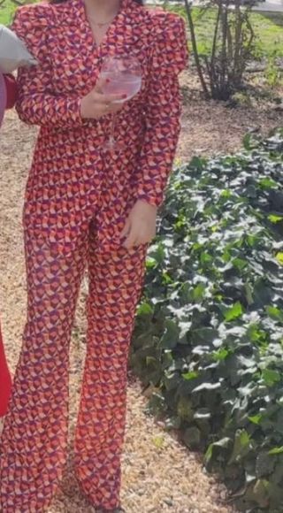 Conjunto Alalá estampado trajd - rojo y naranja