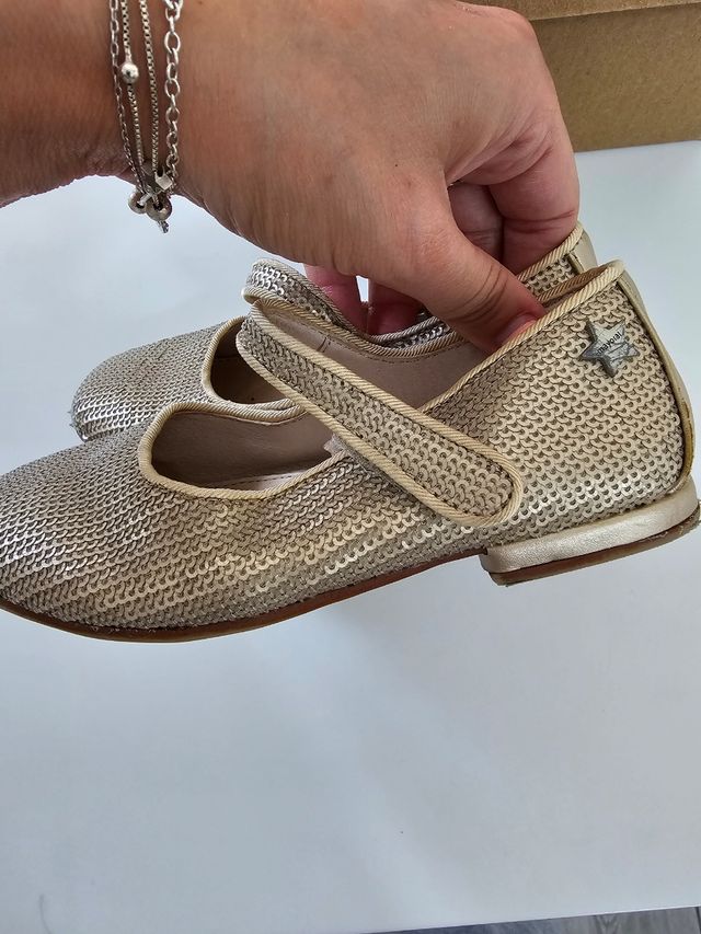 Merceditas niña Mayoral doradas