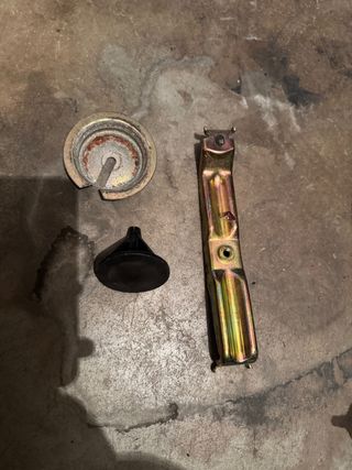 Soporte rueda repuesto + batería