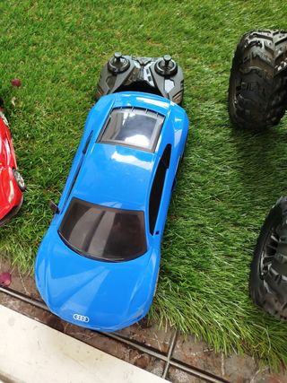 Coches teledirigidos: Ferrari y otro