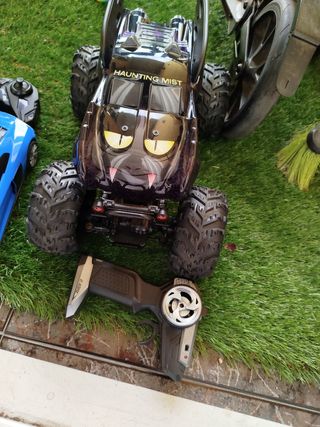 Coches teledirigidos: Ferrari y otro