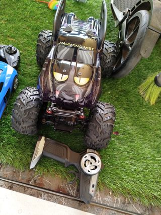 Coches teledirigidos: Ferrari y otro