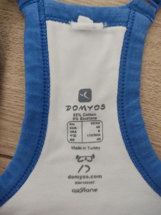 Camiseta deportiva Domyos blanca y azul