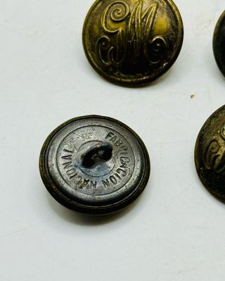 ANTIGUOS BOTONES SU MAJESTAD - MILITARES - COLECCI