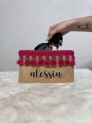 Pochette in juta con frange e nome colorato