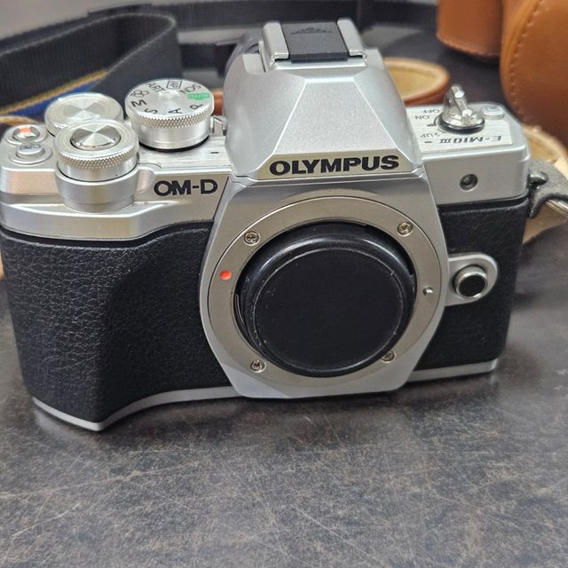 Olympus E-M10 III - Cámara