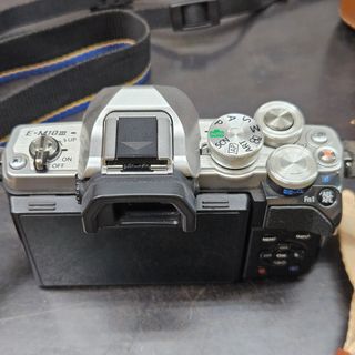 Olympus E-M10 III - Cámara