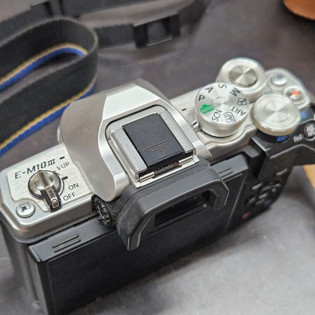 Olympus E-M10 III - Cámara