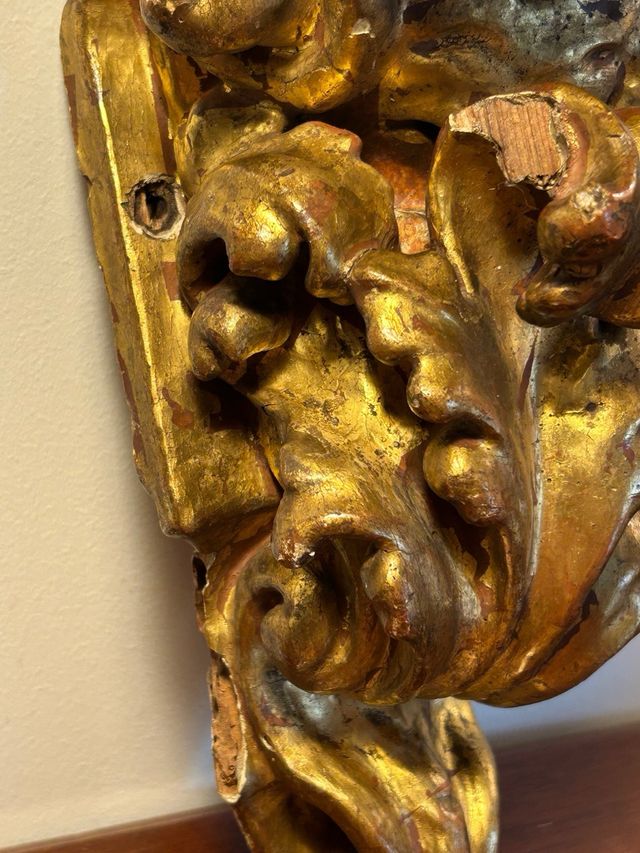 Antigua ménsula de madera. Siglo XVIII