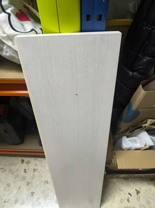 Estantería madera cape con soportes amarillos