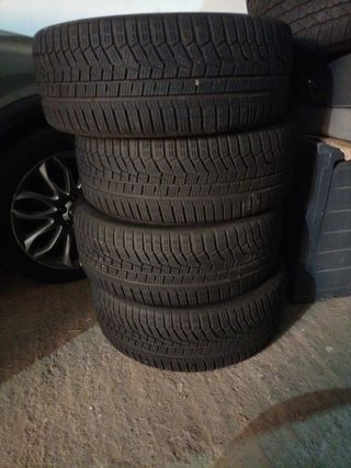 Neumáticos Invierno 215/45R18