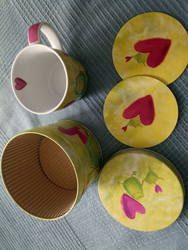 Taza y lata de galletas - ranas