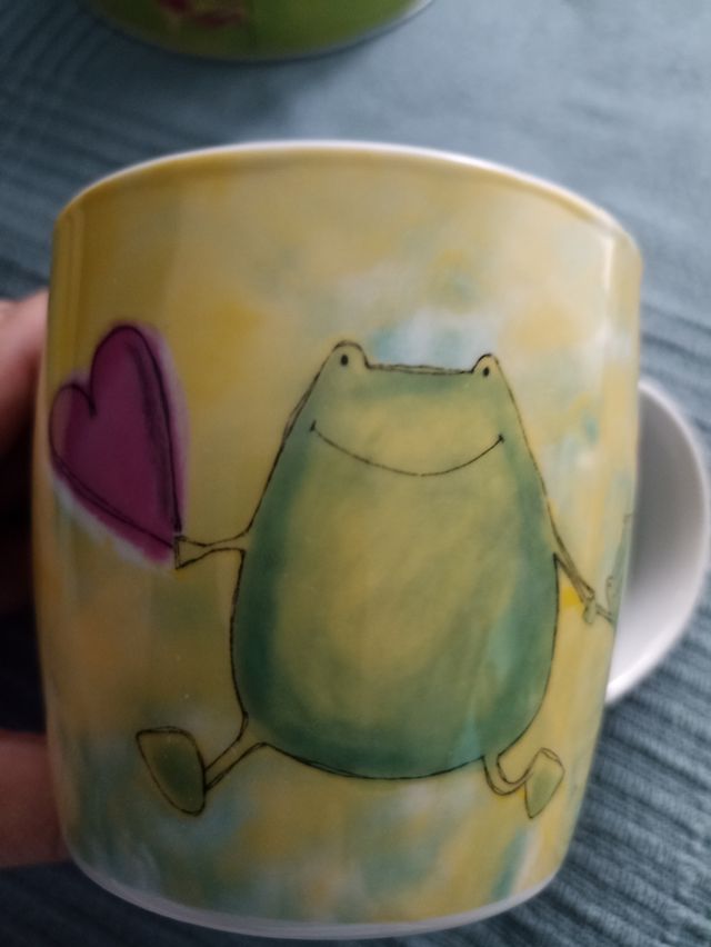 Taza y lata de galletas - ranas