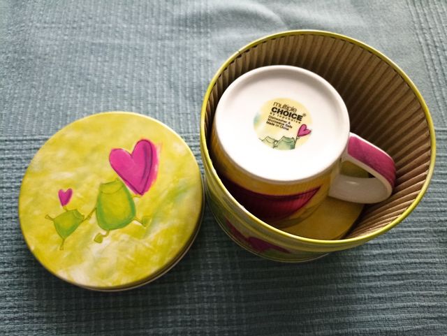 Taza y lata de galletas - ranas