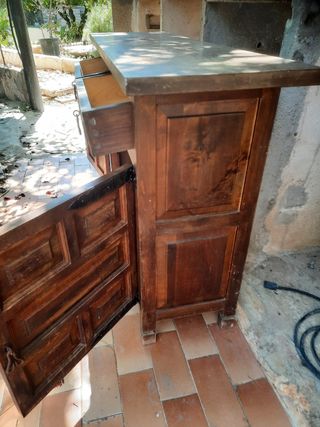 Cómoda antigua de madera