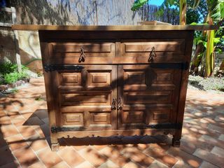 Cómoda antigua de madera