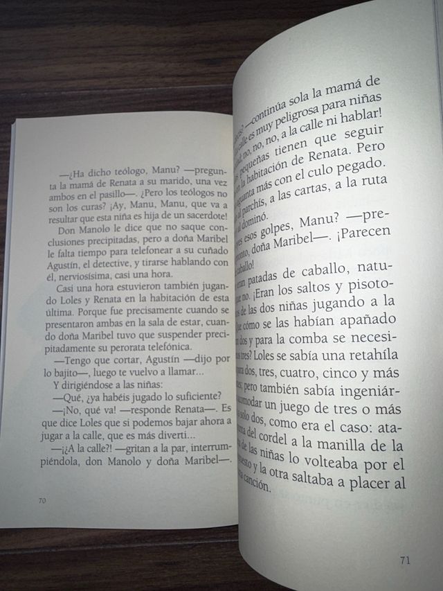 Renata toca el piano, estudia inglés y etcétera...