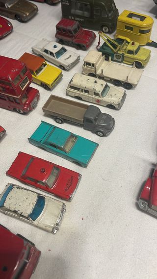 Auto d'epoca in miniatura