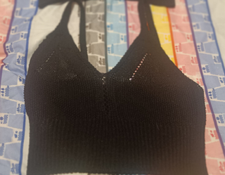 Top negro de ganchillo