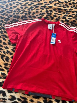 Camiseta Adidas x Thebe Magugu roja