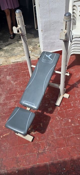 Pesas y banco musculación