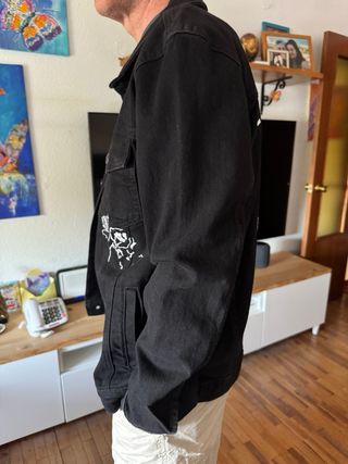 Chaqueta vaquera Zara negra con diseño