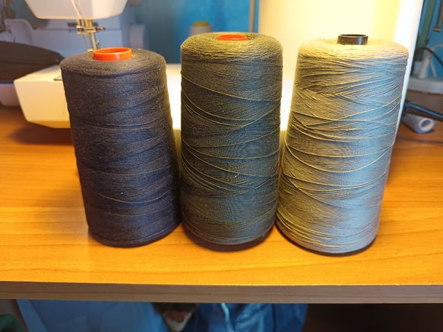 Filo per macchina da cucire - 3 rocchetti