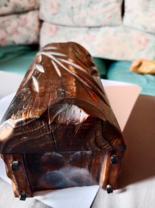 Baúl madera tallada antiguo