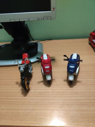 3 Motos miniatura: 2 scooters + 1 moto