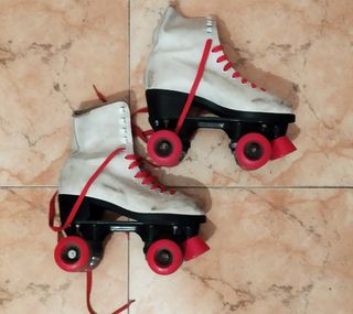 Patines retro 4 Ruedas. VINTAGE. AÑOS 90
Talla 36