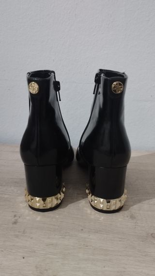 Botines negros tacón dorado