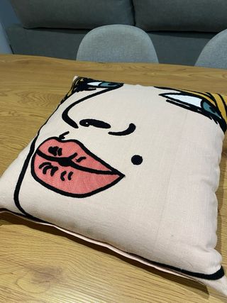 Cojín decorativo rostro - beige