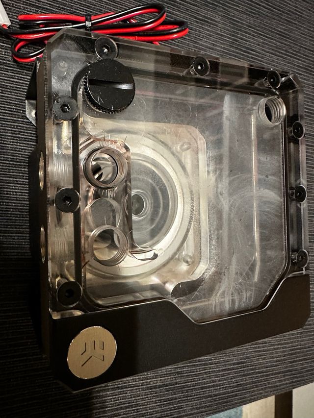 EK Water Blocks - Pompa dell'acqua modello flt120