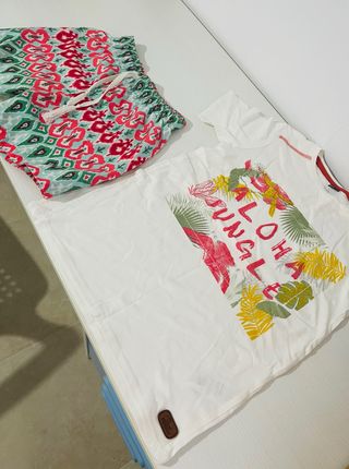 Conjunto bañador y camiseta niño