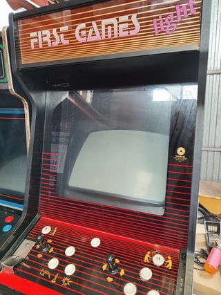 Máquina recreativa First Games