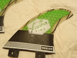 Pinne Quillas Feather Fins Medium - centrale e sinistra