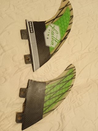 Pinne Quillas Feather Fins Medium - centrale e sinistra