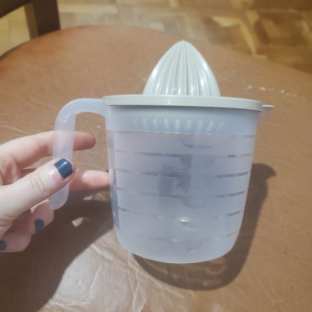 Exprimidor Manual de Jugos - Plástico