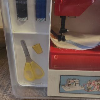 MAQUINA DE COSER MANUAL Y ELECTRICA ROMAN