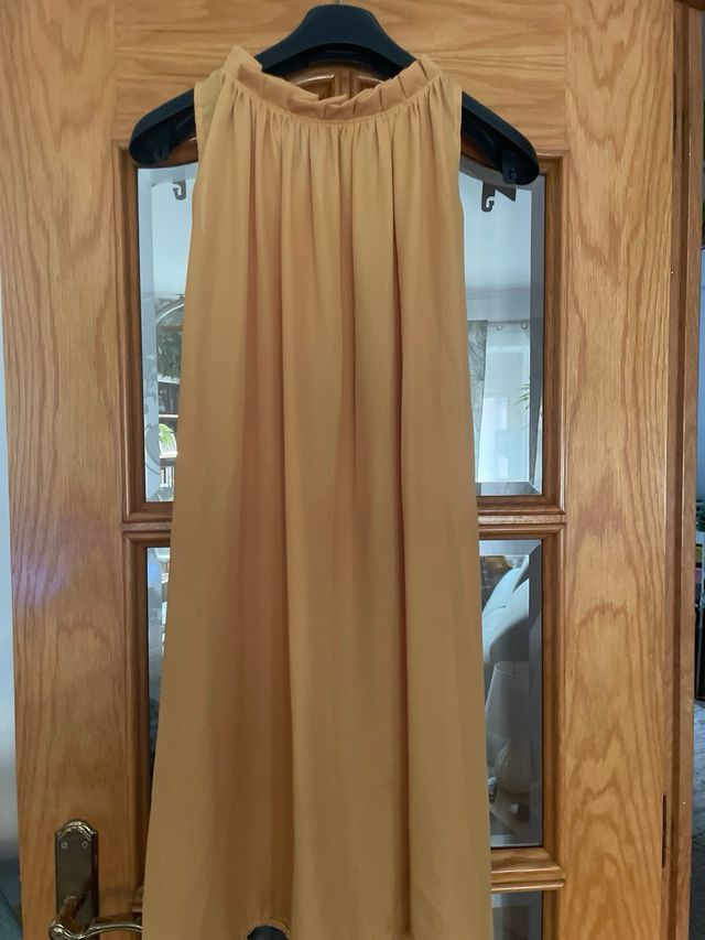 Vestido mostaza fiesta